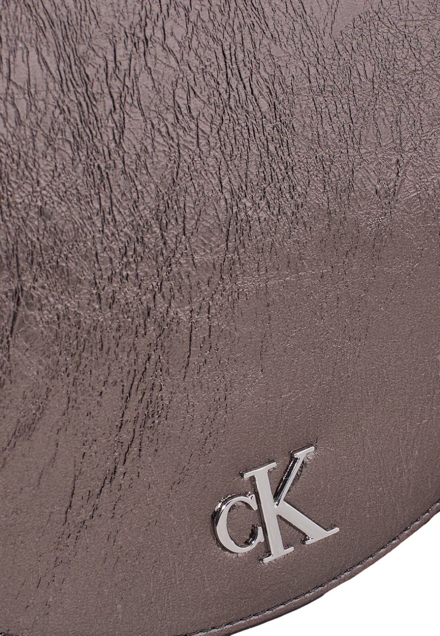 Calvin Klein Jeans borsa a tracolla in ecopelle metallizzata argento K60K612730 ADA Calvin Klein Accessori
