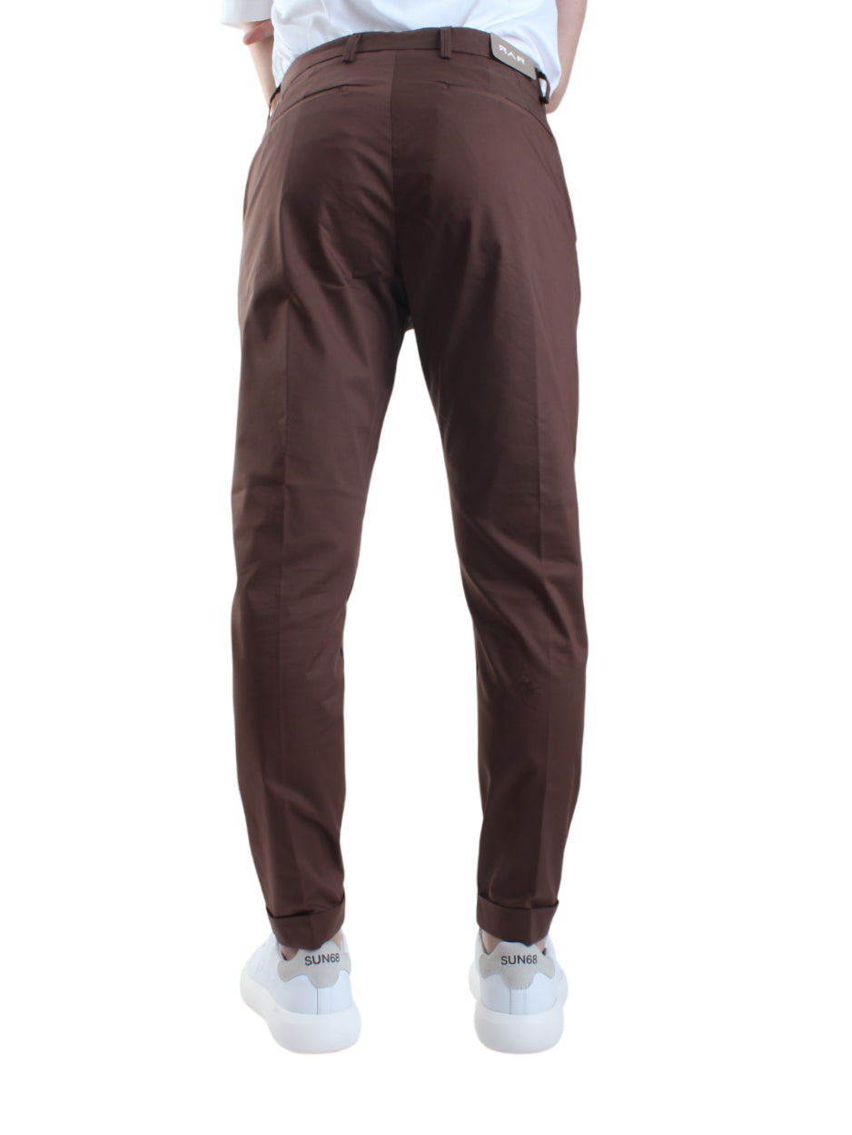 Rar pantaloni Rio con pinces slim fit marrone RIO-225015 BROWN RAR 