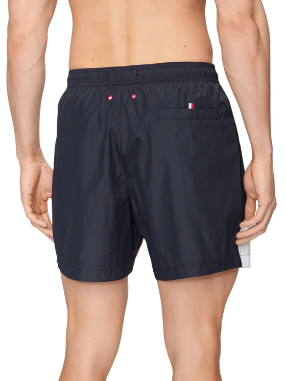 Tommy Hilfiger boxer mare colorblock con bandierina iconica blu UM0UM03261 DW5 Tommy Hilfiger beachwear 