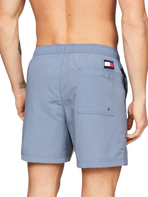 Tommy Hilfiger boxer mare con bandierina iconica blu avio UM0UM02048 DYM Tommy Hilfiger beachwear 