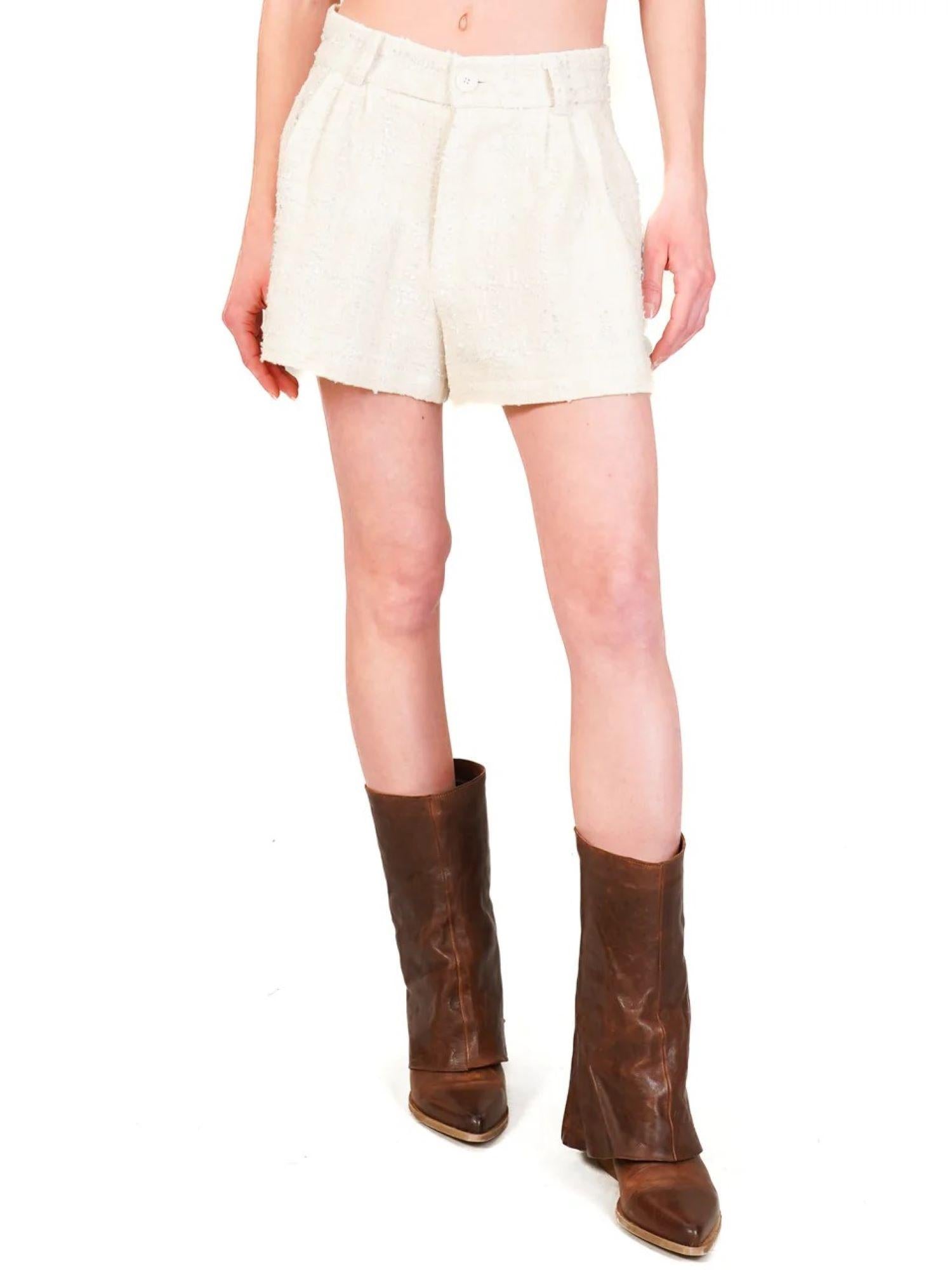 Vicolo shorts in tweed lurex con pinces bianco latte